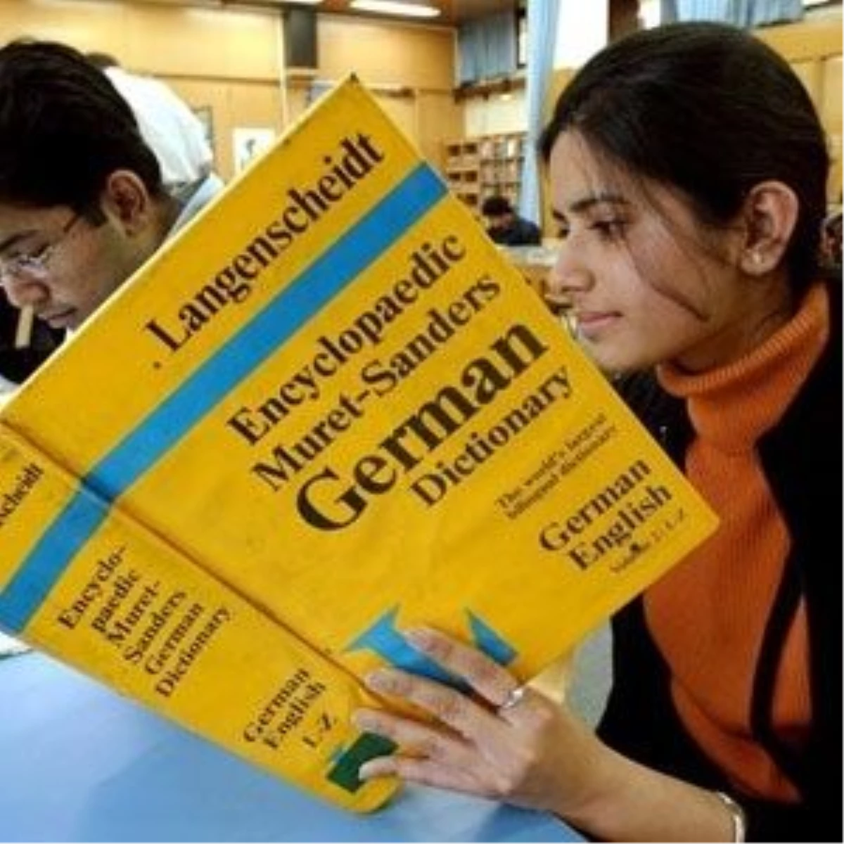Csu\'nun, "Göçmenlerin Evlerinde Almanca Konuşmalı" Talebi
