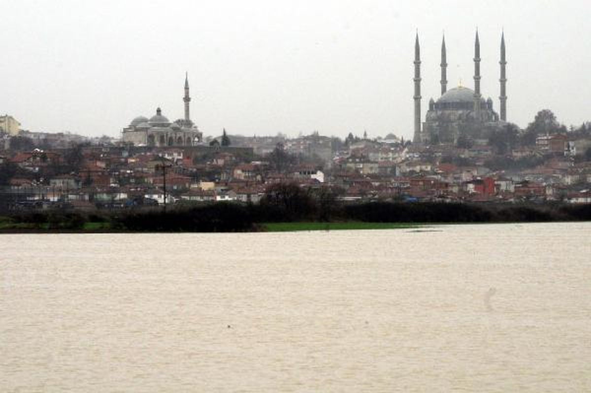 Edirne\'de Nehirlerin Debileri Düşüyor