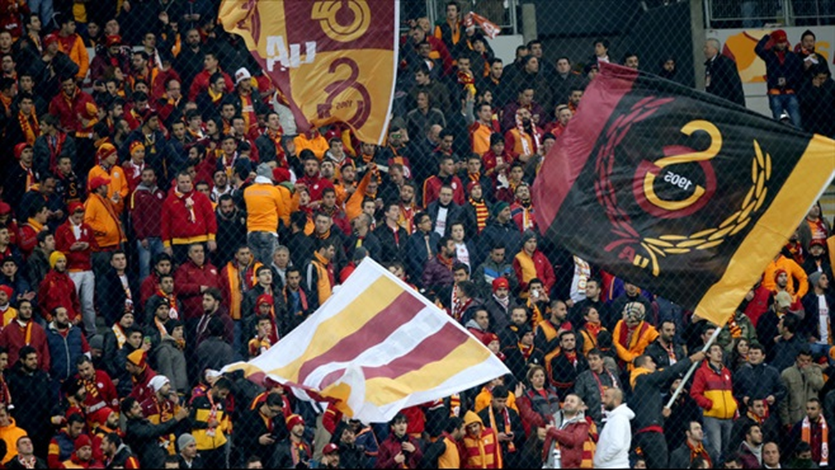 Galatasaraylı Taraftarlar Bilet Fiyatlarına İsyan Etti