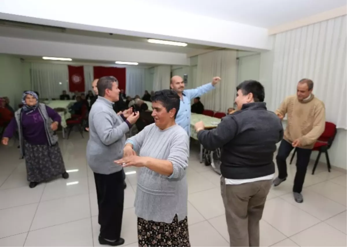 Güçsüzler Yurdu Sakinleri Doyasıya Eğlendi