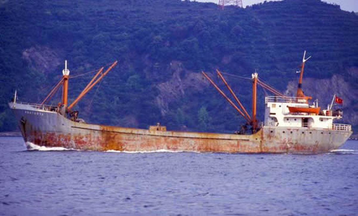 Kum Yüklü Gemi Batma Tehlikesi Geçiriyor