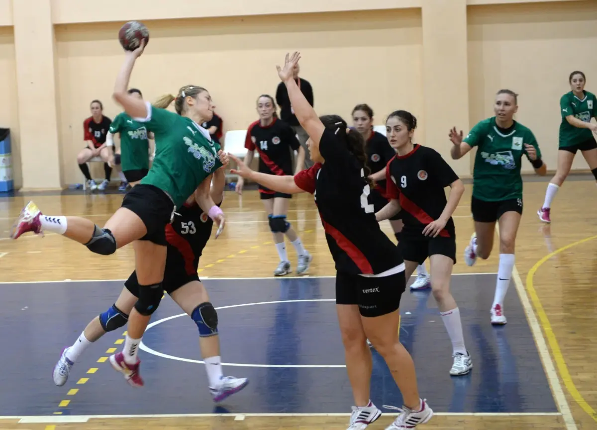 Osmangazili Bayanlar Galibiyet Serisini Sürdürüyor