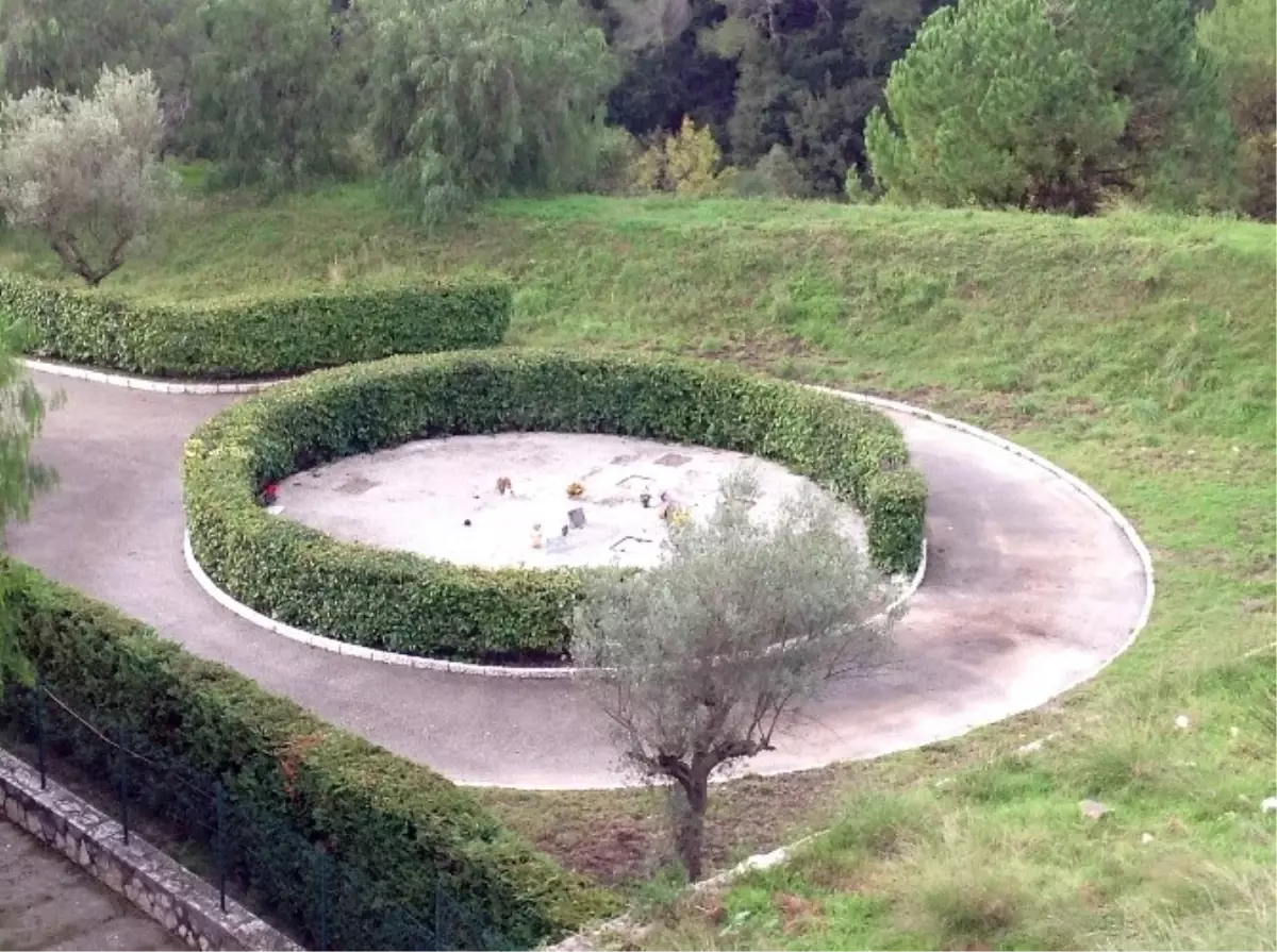 Osmanlı Şehzadesinin Kemikleri 200 Euro İçin Çukura Atıldı