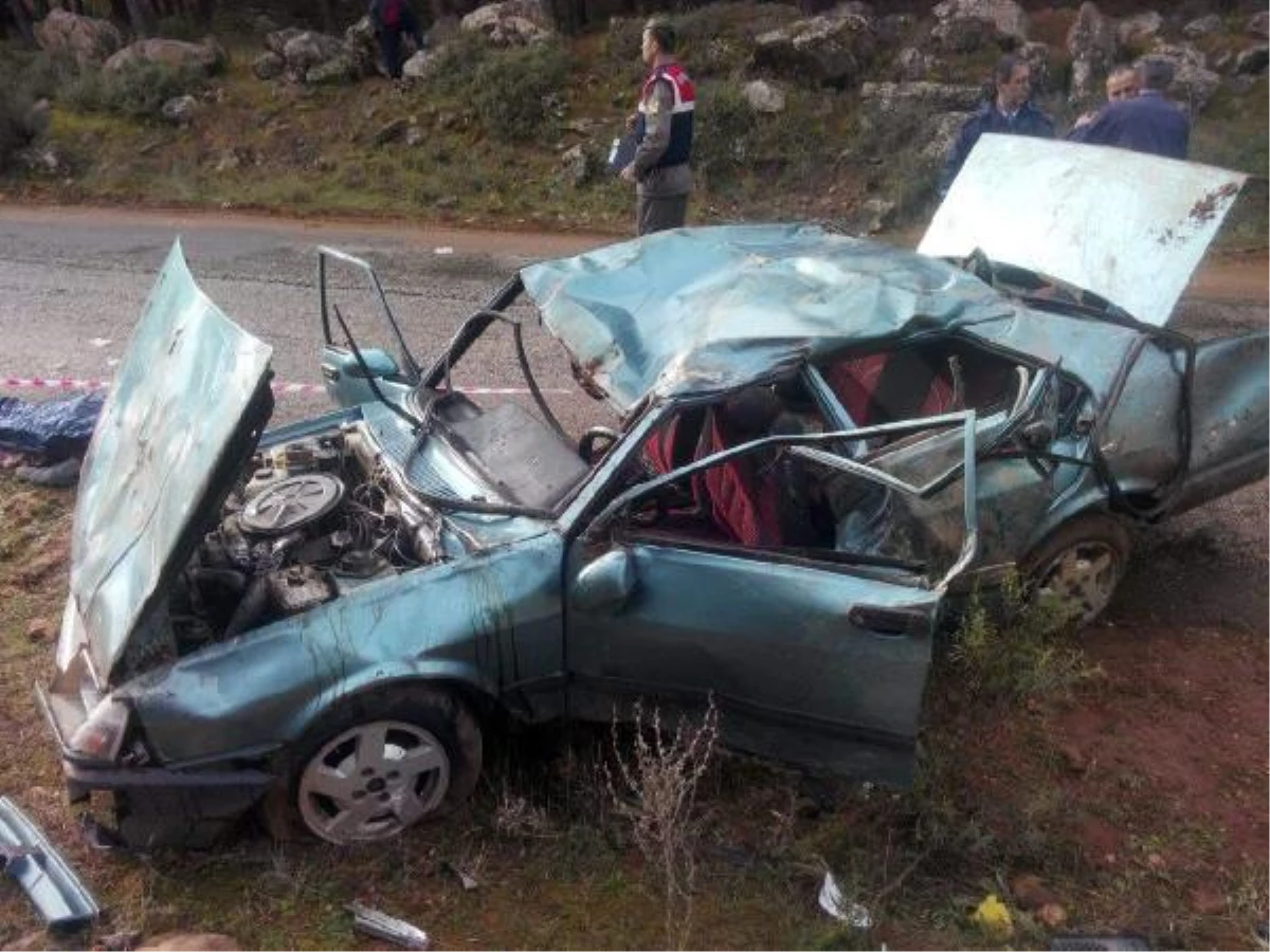 Otomobil Virajda Takla Attı: 2 Ölü 3 Yaralı