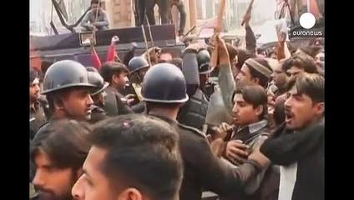 Pakistan\'da Kanlı Hükümet Karşıtı Eylem