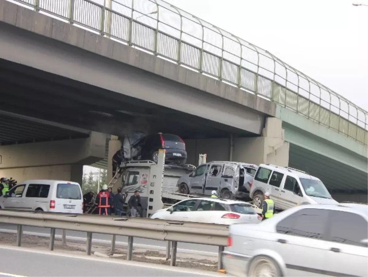 Tır\'a Yüklenen Otomobil Tem\'de Alev Aldı