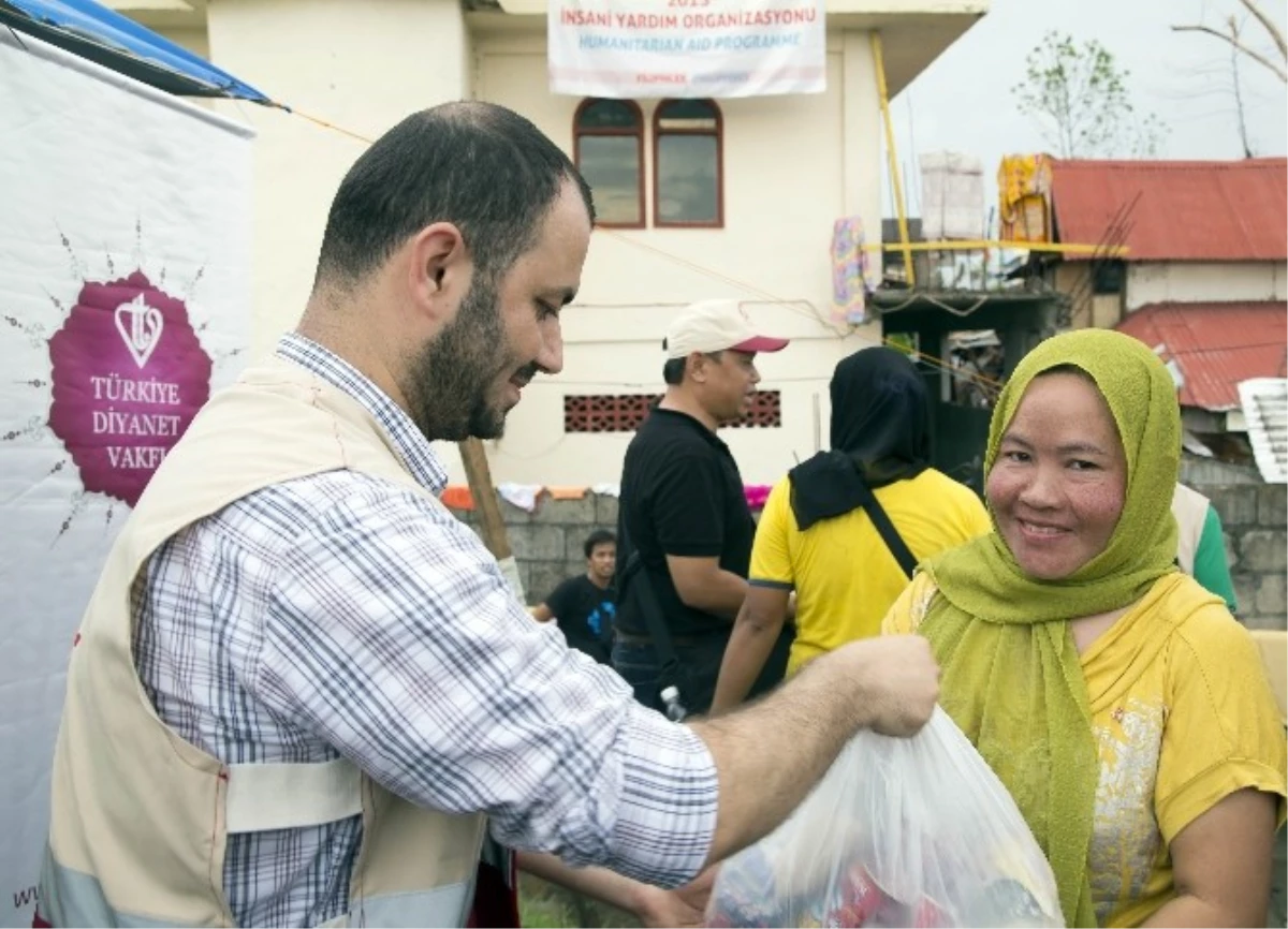 Türkiye Diyanet Vakfı\'ndan Filipinler\'e 200 Bin Dolar İnsani Yardım
