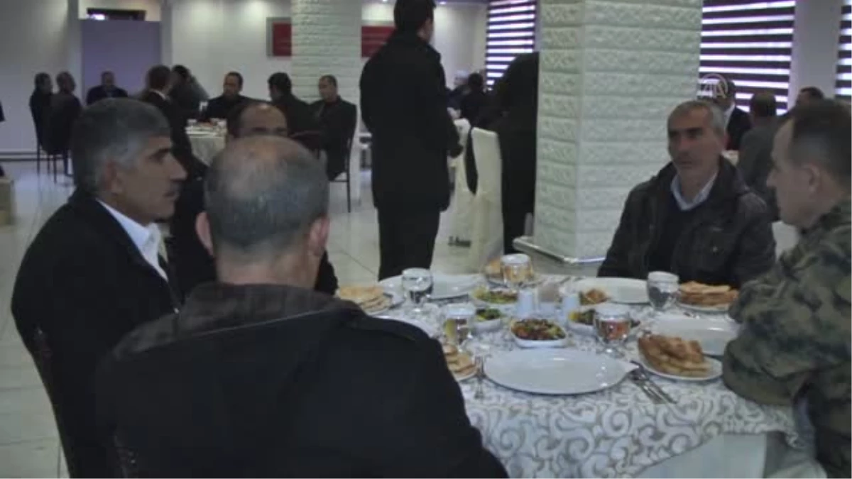 Muş Valisi Büyükersoy, Köy Korucularıyla Yemekte Buluştu