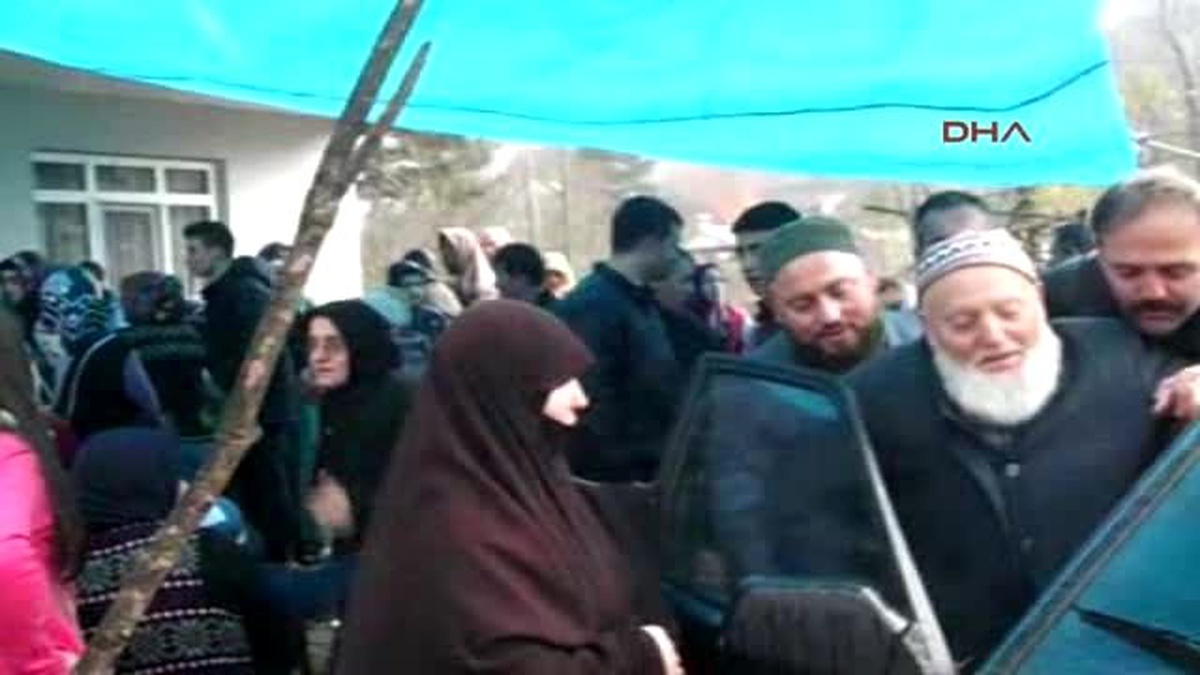 105 Yaşında Ölen Hanife Nine\'ye, 103 Yaşındaki Kızkardeşı ve 90 Yaşındaki Oğlundan Gözyaşı