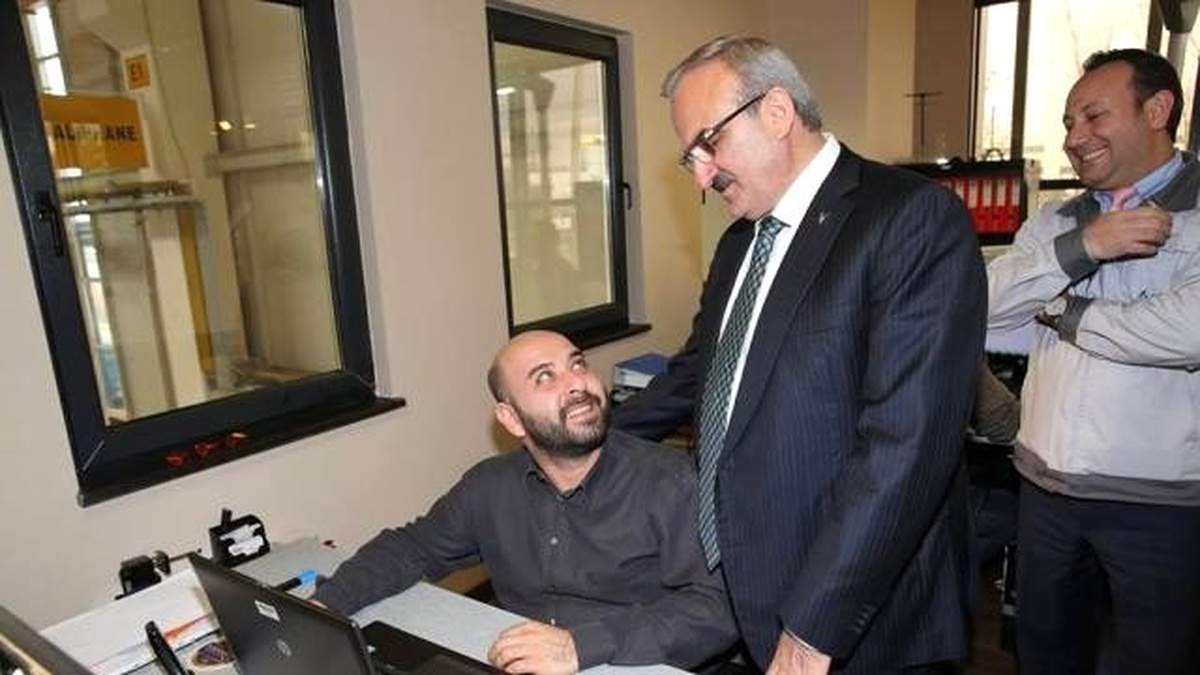 Bursa Valisi Karaloğlu AA\'nın Yılın Fotoğrafı Oylamasına Katıldı