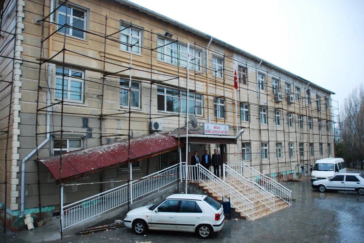 Akseki Devlet Hastanesinin Dış Cephe İzolasyonu Yapılıyor