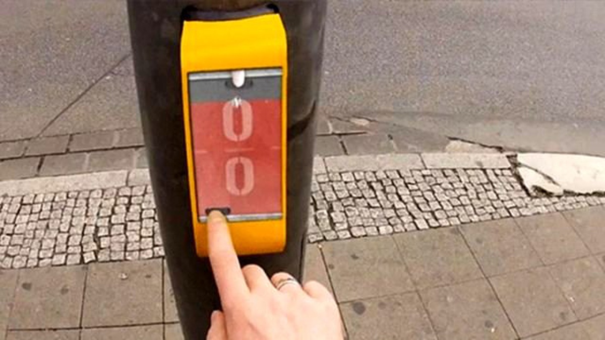 Almanlar Trafik Işıklarında Beklerken Pong Oynuyor