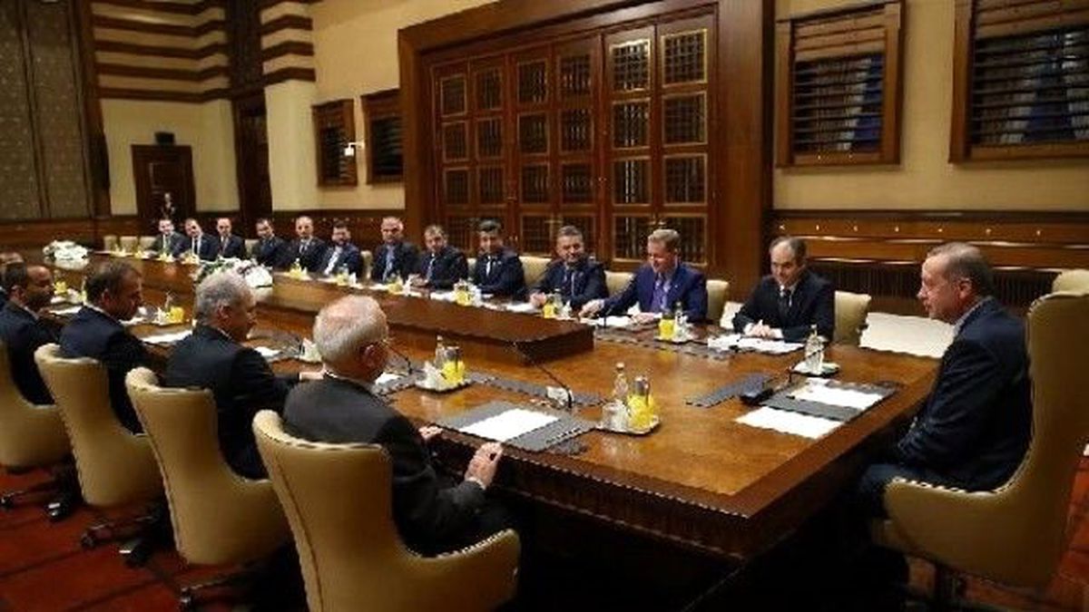 Erdoğan, Başakşehir Kulübü Başkanı ve Beraberindekileri Kabul Etti