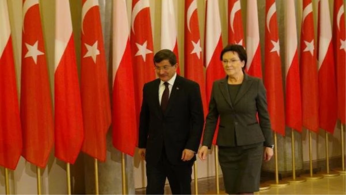 Davutoğlu, Polonya Cumhurbaşkanı Komorowski\'yle Görüştü