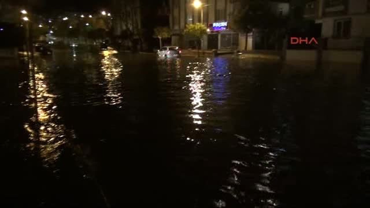 Gaziantep\'te Sağanak Yağış Yolları Göle Çevirdi