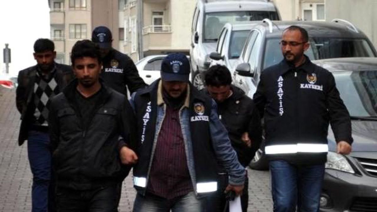 Kayseri\'de Dolandırdılar, Kahramanmaraş\'ta Yakalandılar