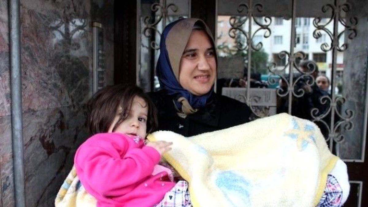 Küçük Ecrin\'in Evinde İlk Yaptığı Şey "Resim" Oldu