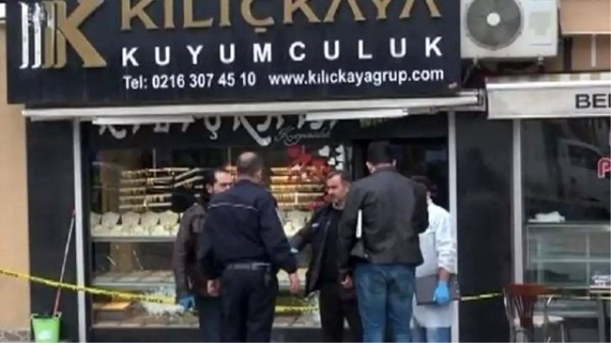 Plakasında "Mutluyuz" Yazan Araçla Geldiler.pendik\'te Silahlı ve Kar Maskeli Soygun