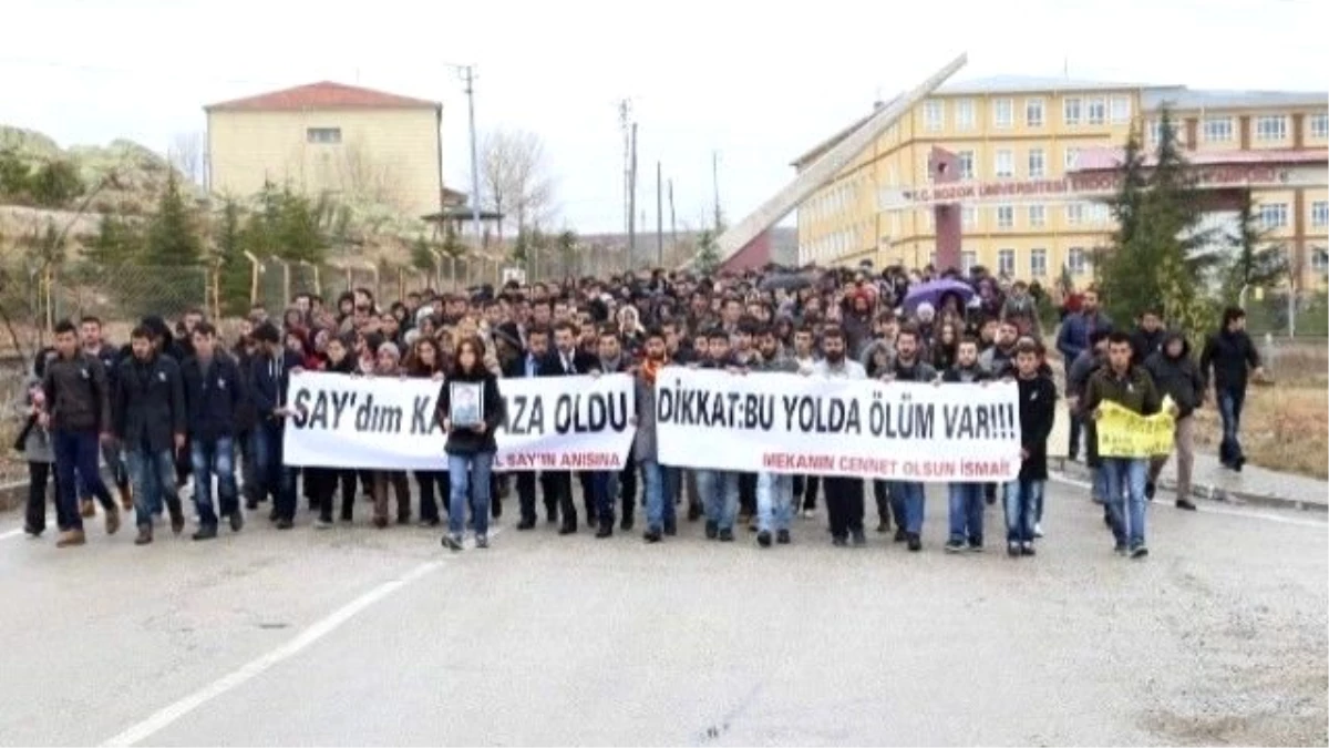 Yozgat\'ta Üniversite Öğrencileri Yol Kapattı