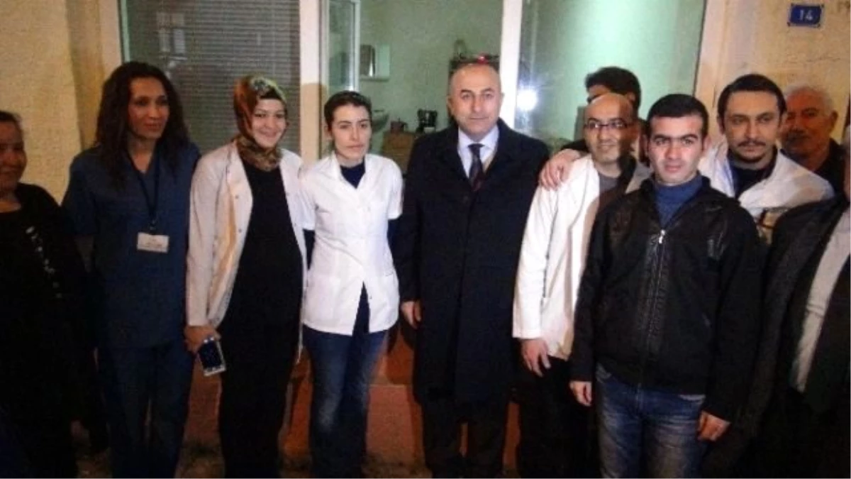 Bakan Çavuşoğlu, AK Parti Kars İl Başkanlığı\'nı Ziyaret Etti
