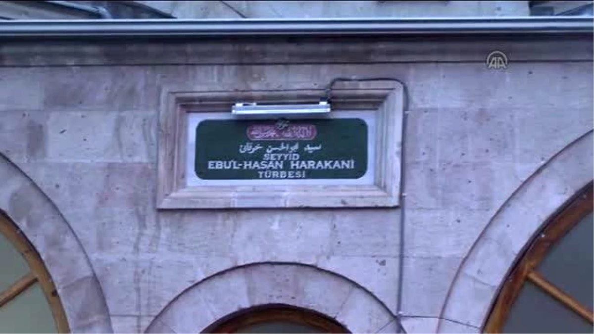 Çavuşoğlu, Seyyid Ebu\'l Hasan Harakani\'nin Türbesini Ziyaret Etti