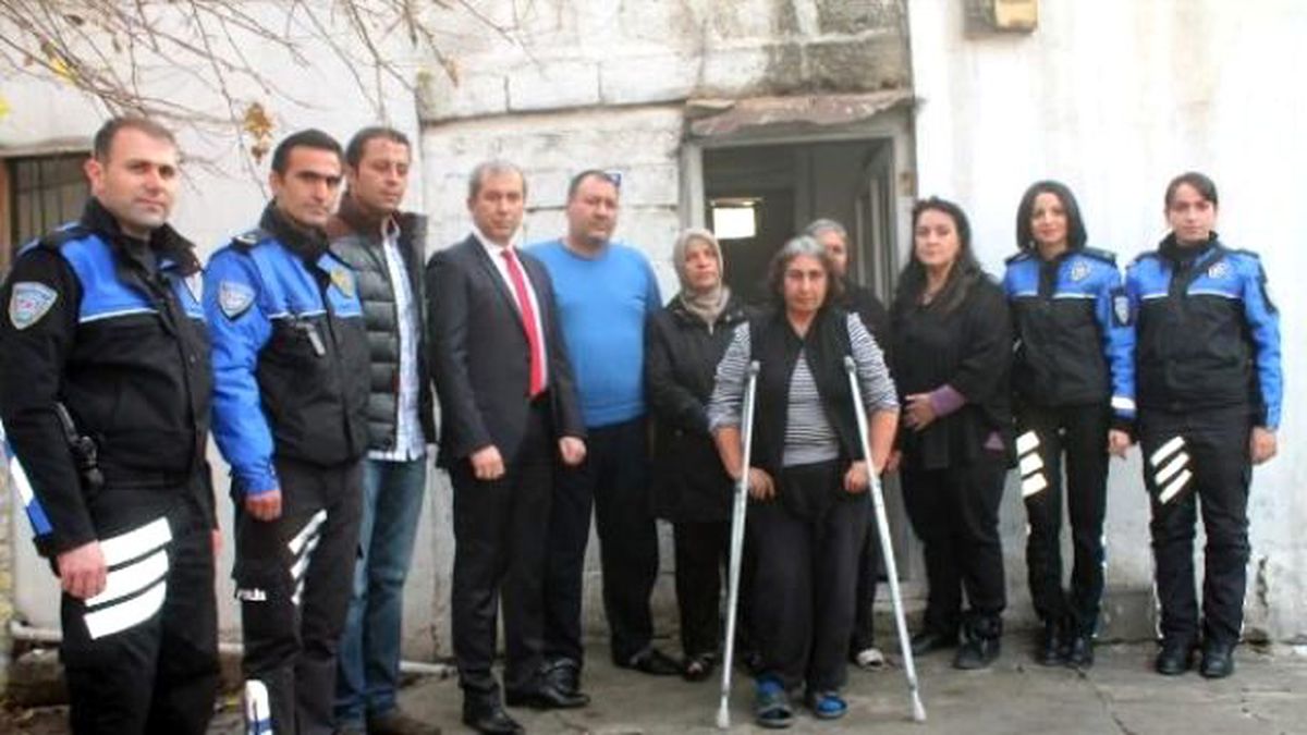 Zor Durumdaki Aileye Emniyet Müdürü Yardım Eli Uzattı
