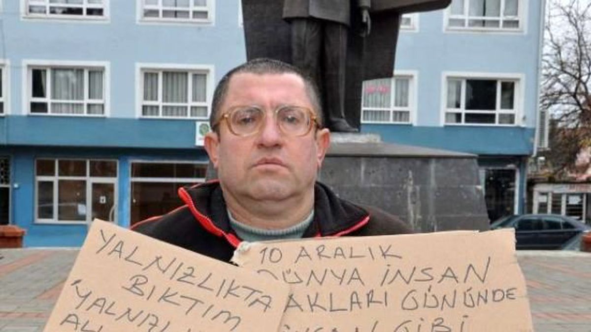 Engelliden Tek Kişilik \'Evlenmek İstiyorum\' Eylemi