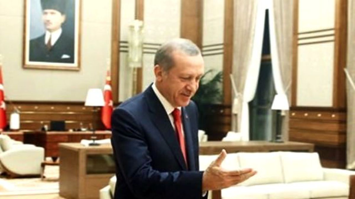 Erdoğan, Saray'da Atatürk'ün Kalpaklı Fotoğrafını Tercih Etti