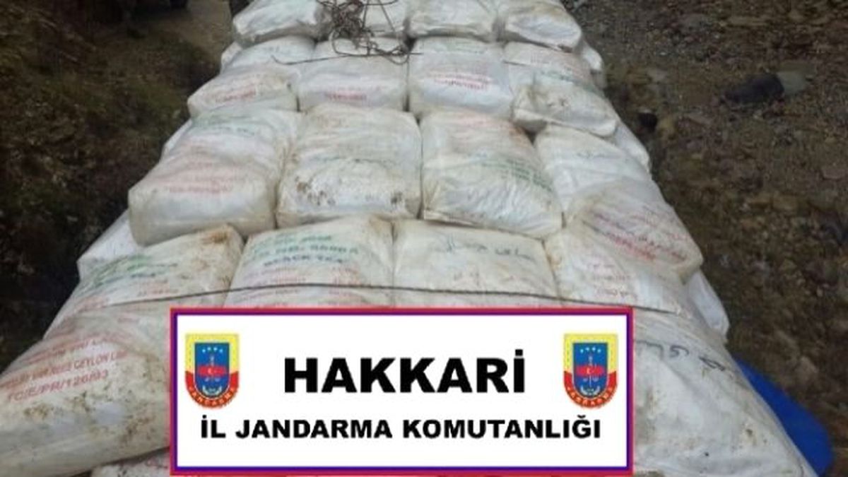 Hakkari\'de 10 Ton Kaçak Çay Ele Geçirildi
