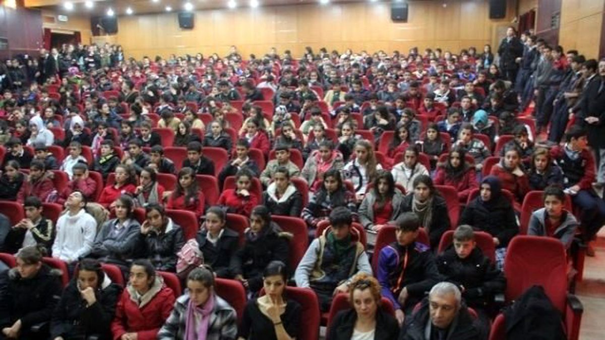 Hakkari\'de İnsan Hakları Konferansı Düzenlendi