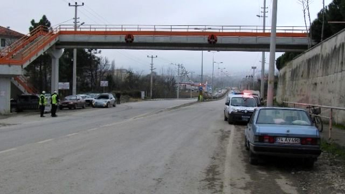 Hastaneye Giden Kadına Otomobil Çarptı