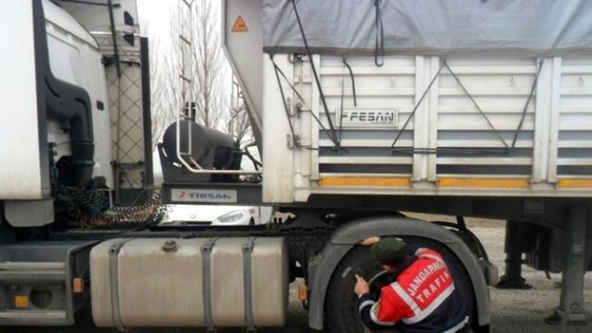 Jandarma Trafik Timleri Kış Lastiği Uygulaması Yaptı