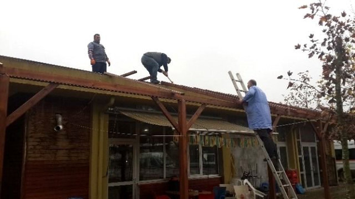 Kartepe\'nin Köseköy Meydanında Sundurma Çalışması