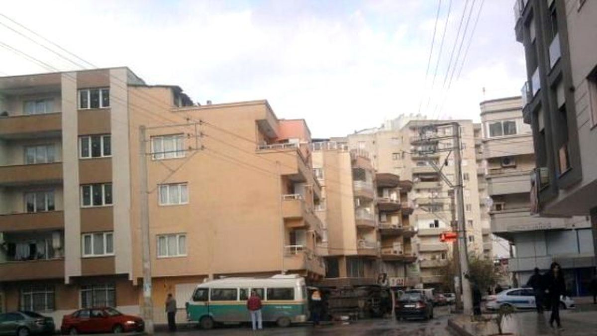 Minibüsle Çarpışan Servis Minibüsü Devrildi: 5 Yaralı