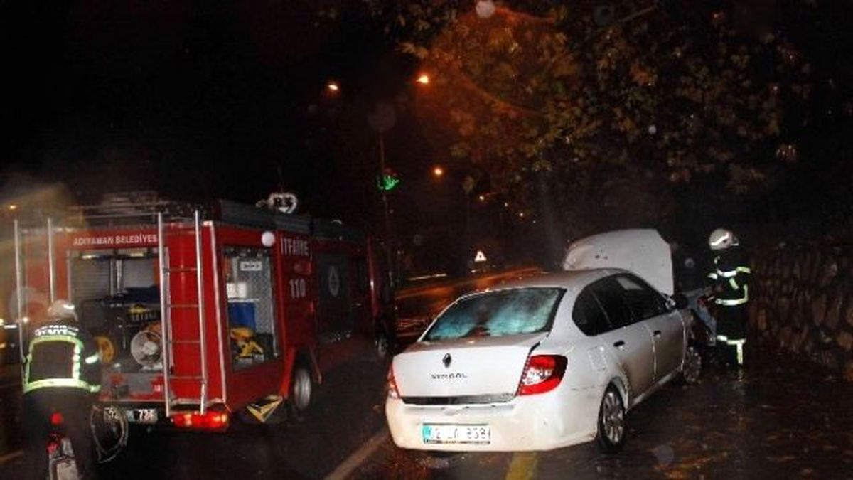Otomobil Ağaca Çarptı: 3 Yaralı