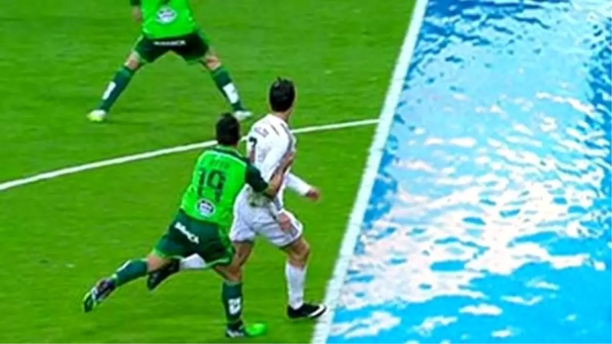 Kendini Yere Atan Ronaldo\'yla Fena Dalga Geçtiler