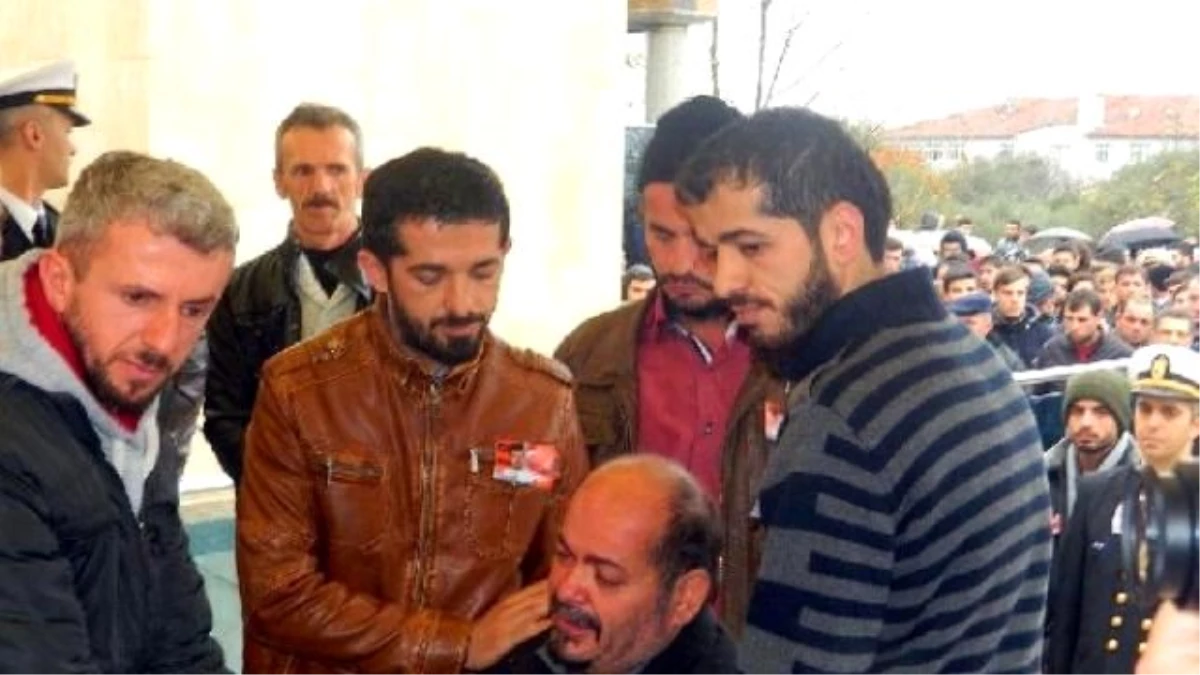 Şehit Onbaşı Kadir Yılmaz Karamürsel\'de Toprağa Verildi