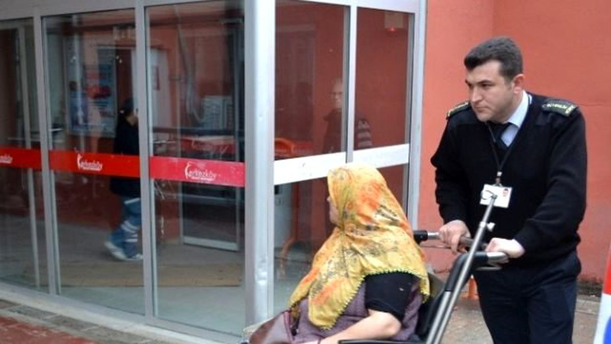 Tekirdağ\'da Çıkan Yangında 3 Kişi Dumandan Zehirlendi