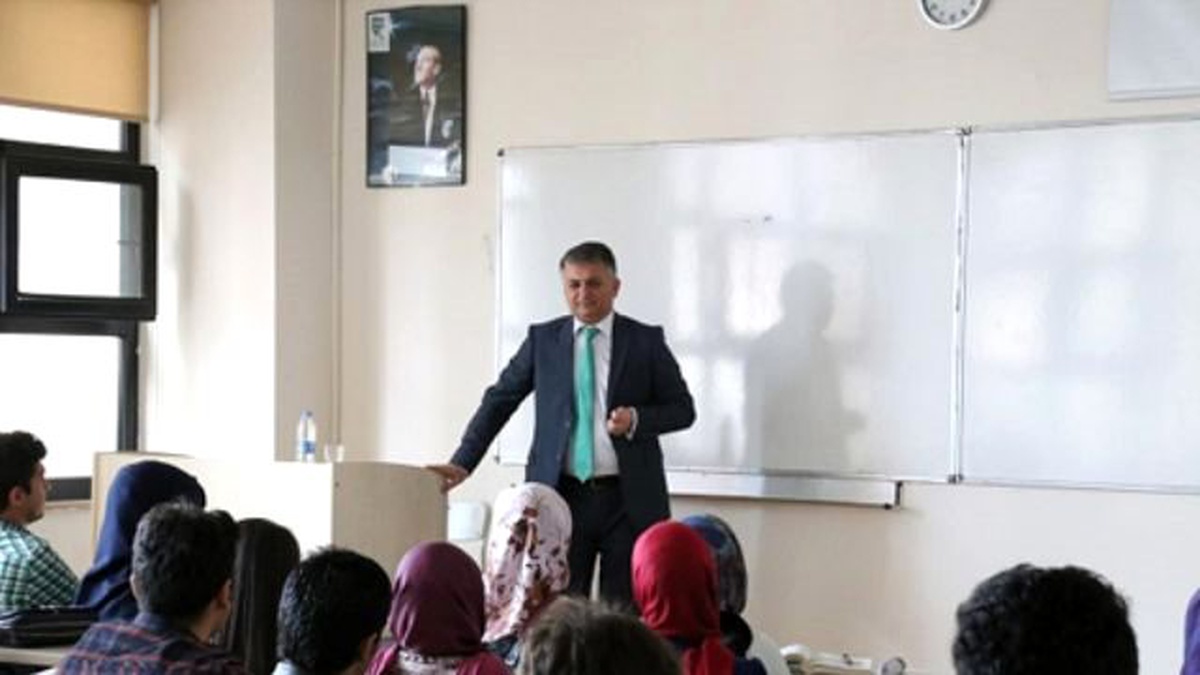 Vali Yazıcı, Recep Tayyip Erdoğan Üniversitesi\'nde Derse Girdi