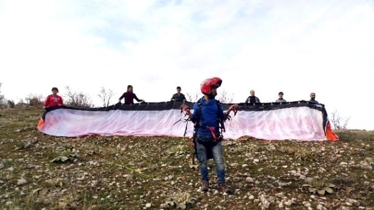 Adıyaman\'da Yamaç Paraşütü Gösterisi Yapıldı