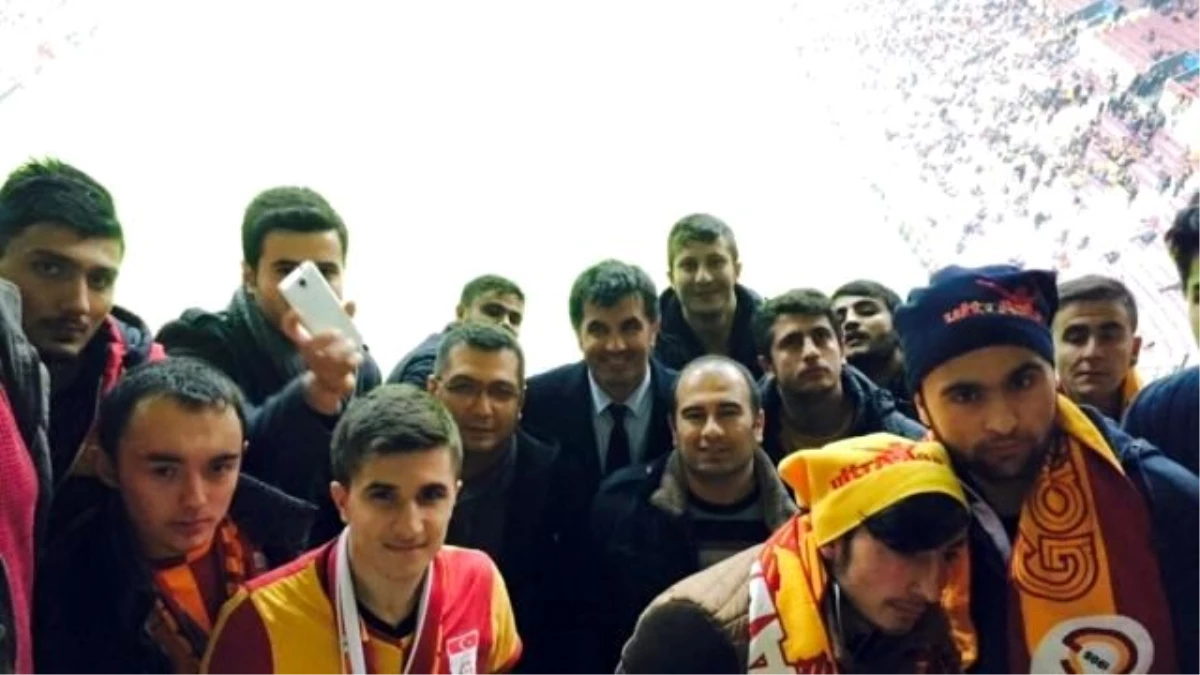Ağrıdan 20 Futbolcu, Galatasaray – Arsenal Maçını İzledi