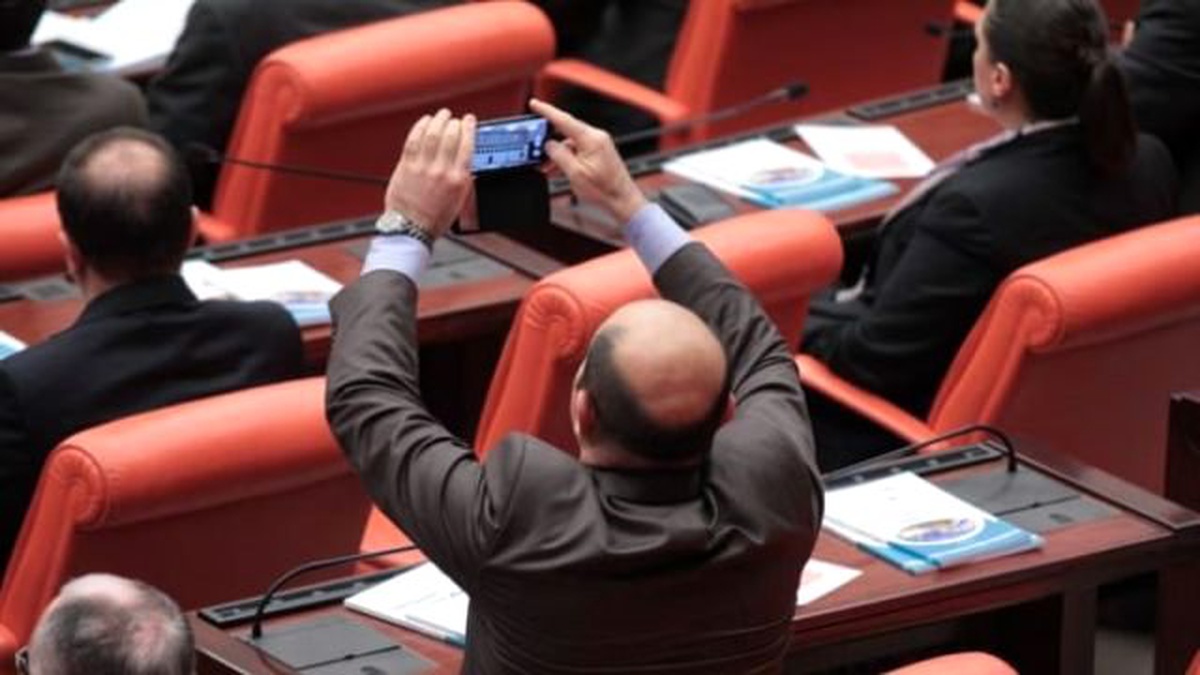 AK Partili Vekillerin Yarışa Girdiği An