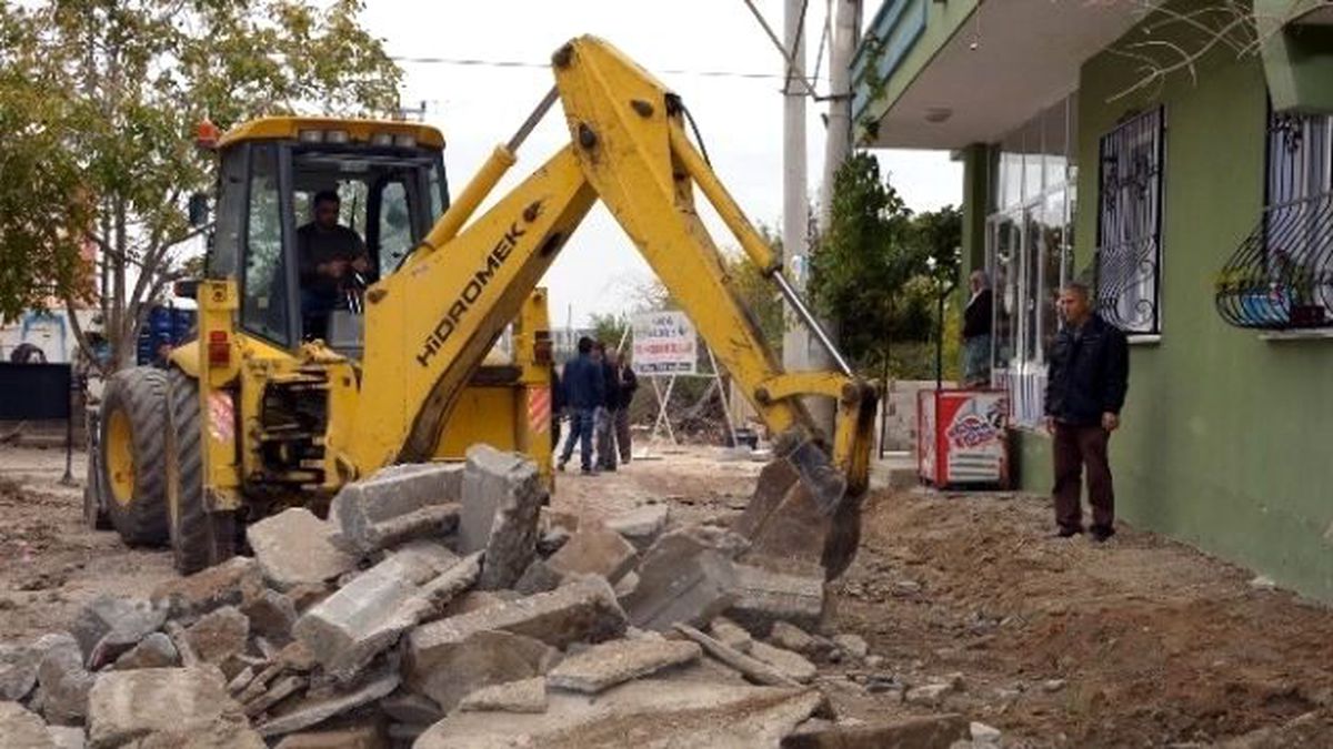 Akdeniz Yeşilçimen Mahallesi\'nde Hummalı Çalışma