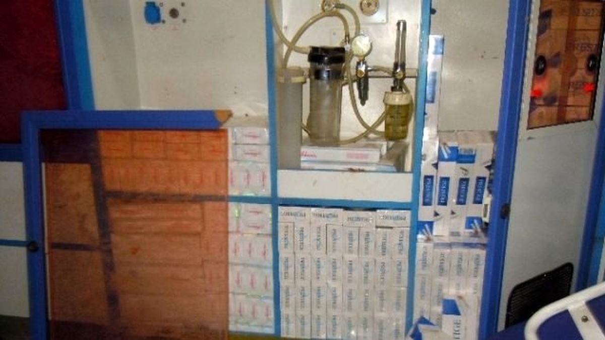 Ambulansta 28 Bin 490 Paket Kaçak Sigara Ele Geçirildi