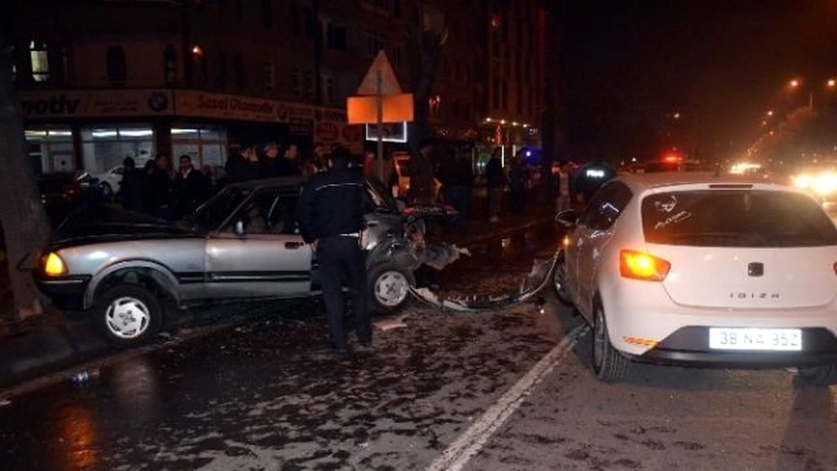 Kayseri\'de Trafik Kazası: 2 Yaralı