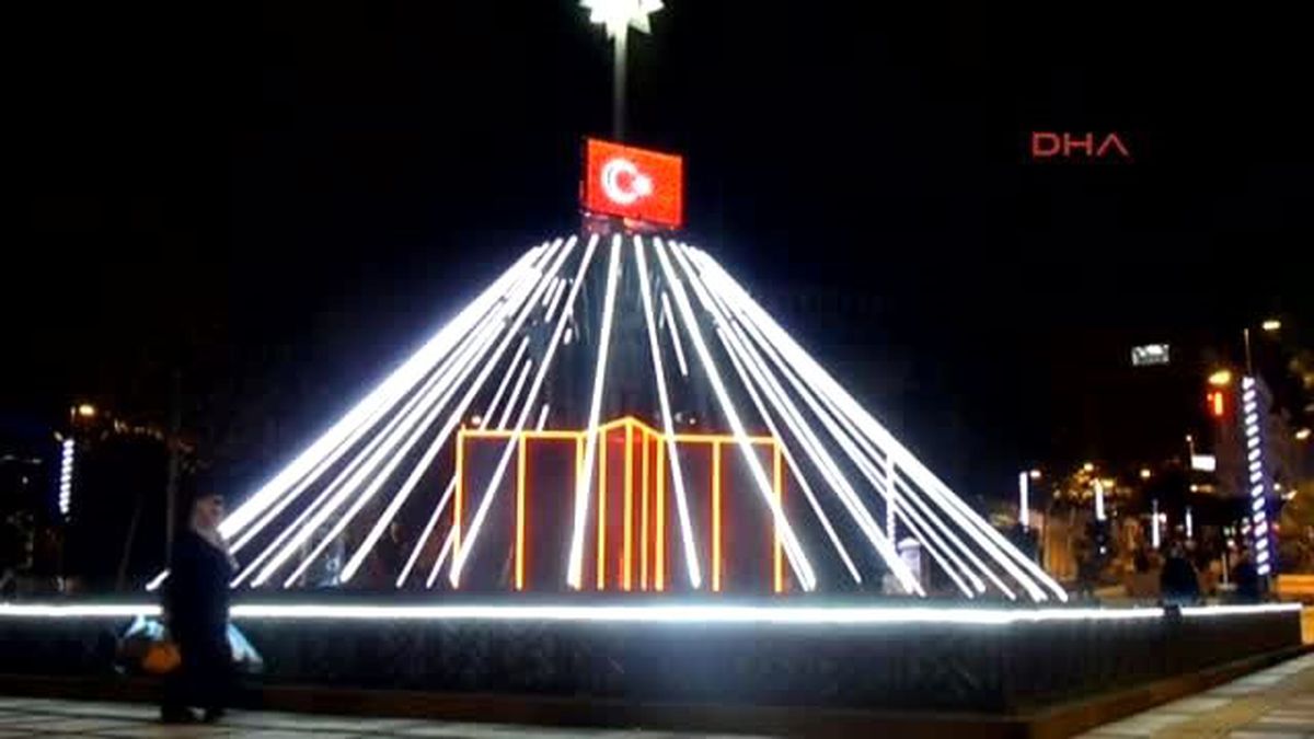 Avcılar\'a \'Yılbaşı Işığı\' Erken Geldi