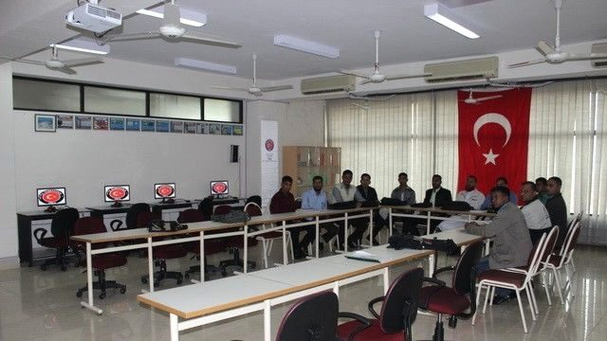 Bangladeş\'te Mustafa Kemal Atatürk Lisan Dershanesine Donanım Desteği