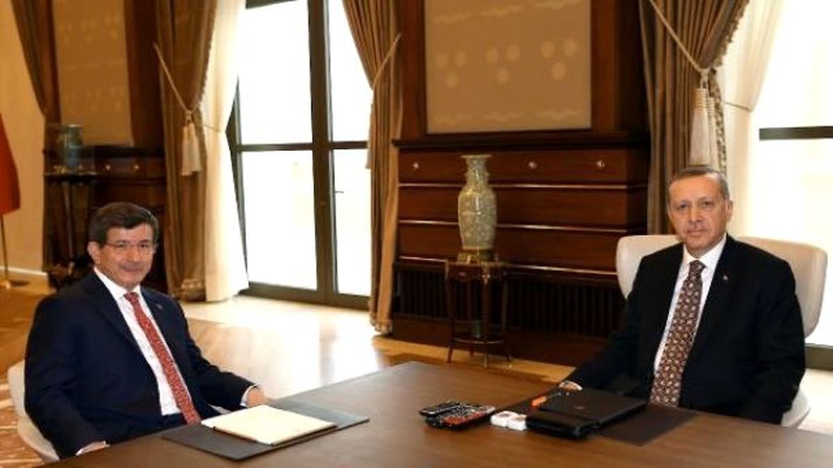 Başbakan Ahmet Davutoğlu, Cumhurbaşkanlığı Sarayı\'nda