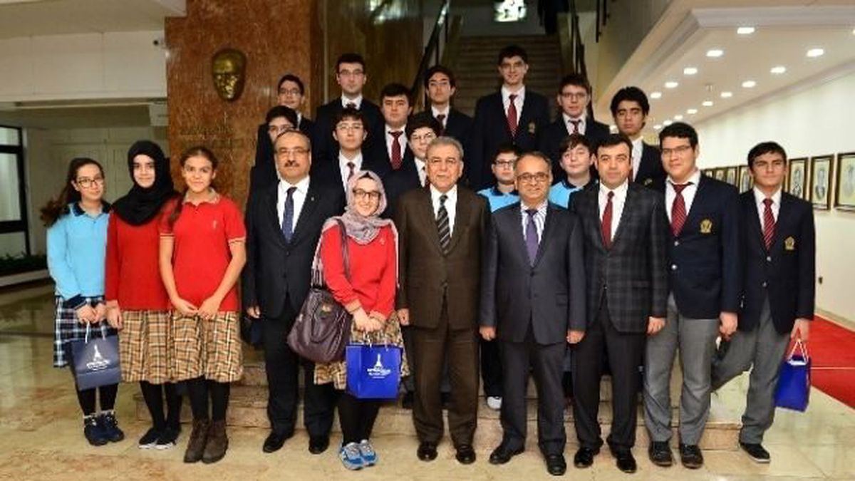 Başkan Kocaoğlu Yamanlar\'ın Bilim Şampiyonlarını Ağırladı