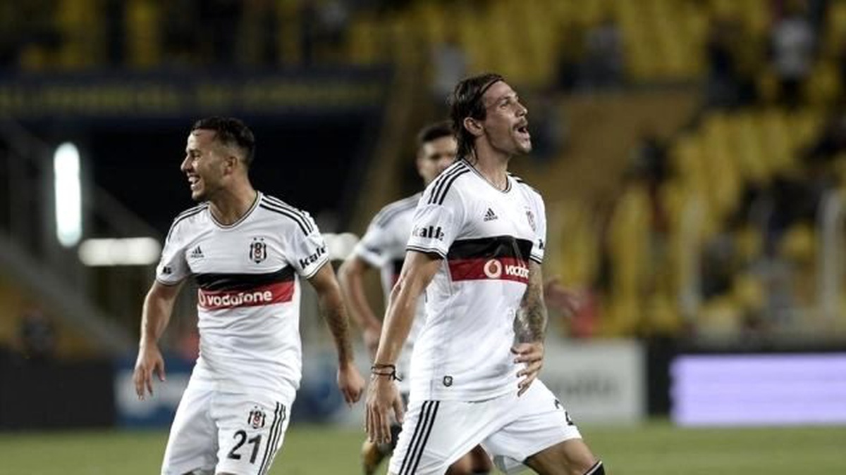 Beşiktaş\'ta Ersan Gülüm Sakatlandı